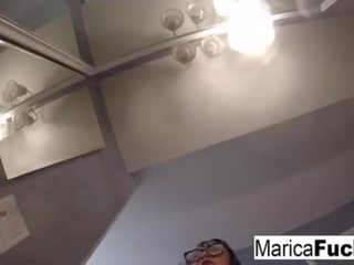 Marica hase in provocatorio biancheria intima masturba in il specchio