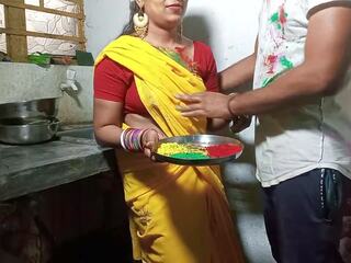 Holi נָקוּב סקסי bhabhi ko color lagakar מטבח לעמוד נָקוּב | xhamster