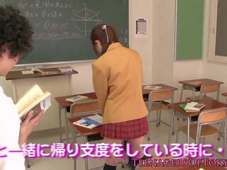 Giapponese studentessa succhiare cazzo in in classe: gratis porno af
