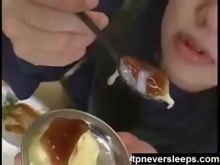 Japanisch teenager sperma dessert